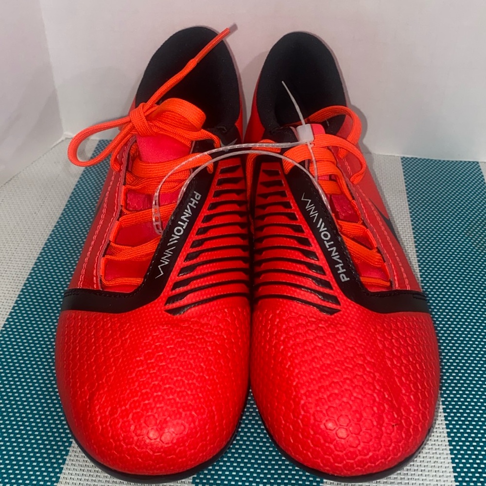 Nike Phantom venom red black soccer cleats men’s size 5.5 new without box